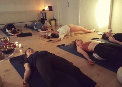 Des ateliers de yin yoga à Lyon pour la gestion du stress, organisés par une naturopathe