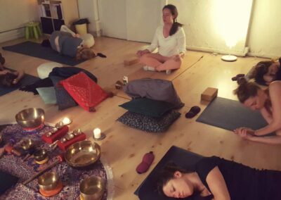 Des ateliers de yin yoga à Lyon pour la gestion du stress, organisés par une naturopathe